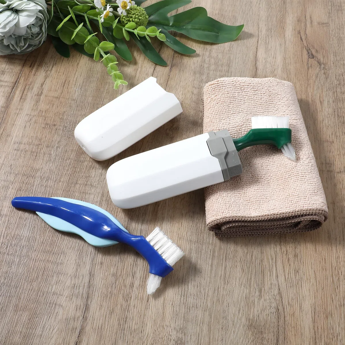 Lot de 2 brosses à dents à poils durs multicouches - Outils de nettoyage dentaire double face - Avec étui - Pour voyage, camping, plein air, gym, soins dentaires