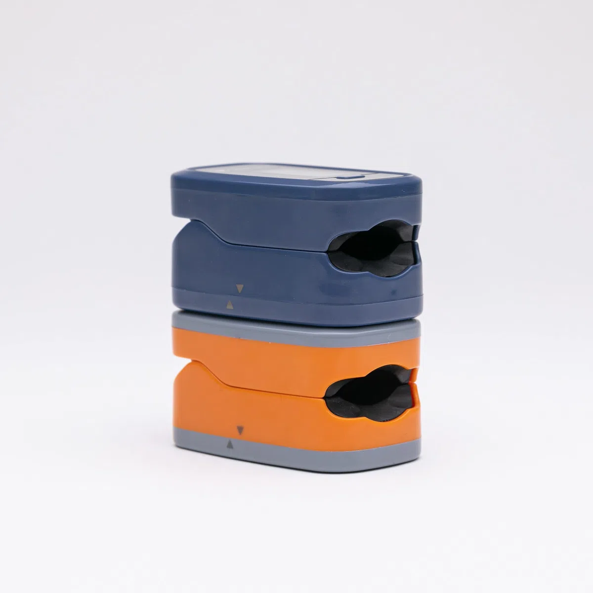 Oxymètre de doigt SPENGLER Oxystart, Oxymètre de pouls professionnel Portable, Mesure de l'Oxygénation, Facile à Utiliser, Fiable et Précis, Compact et Léger (Orange)