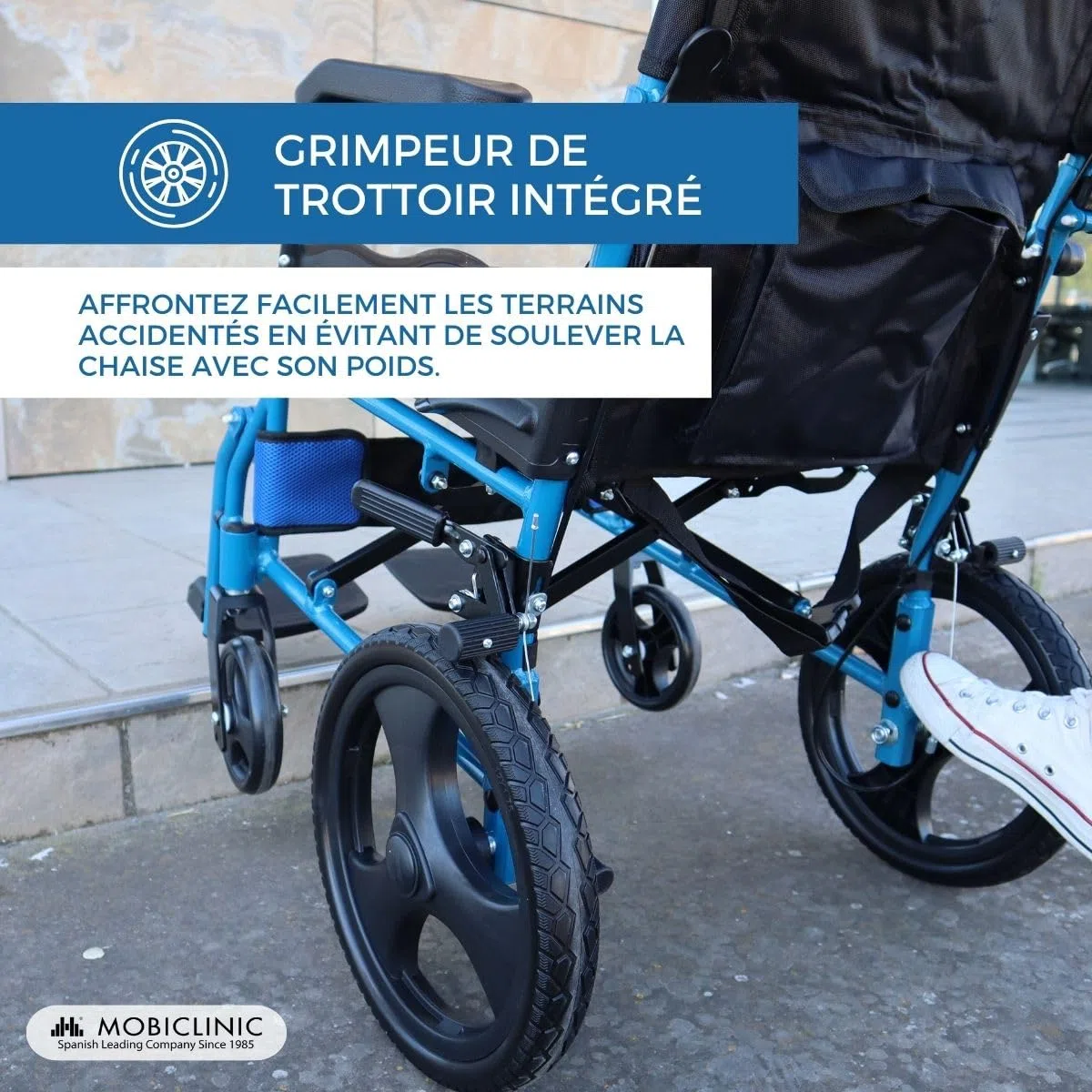 Mobiclinic, Fauteuil roulant de transit, Mod pirámide, Aluminium, Pliable, Frein sur poignées, Pour personnes âgées, Repose-pieds, Accoudoirs, Léger, Siège 46 cm,
