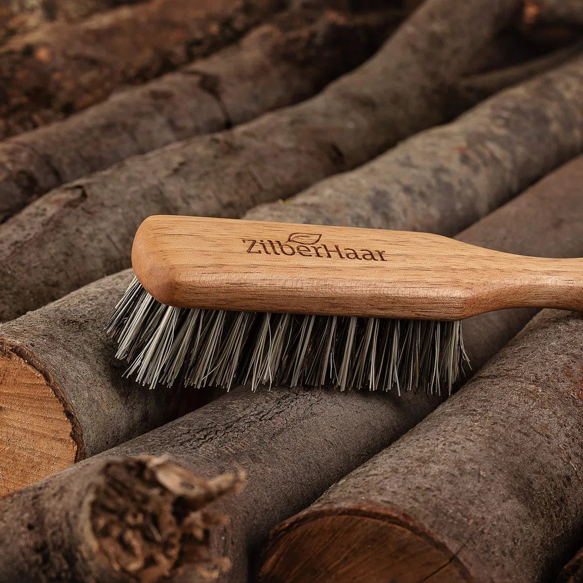 ZilberHaar - Brosse à Barbe Regular Vegan - 100% Poils Végétaux Rigides, Fibres de Tampico Mexicaines, et Bois de Noyer - Soin du Visage Hommes Cruelty Free