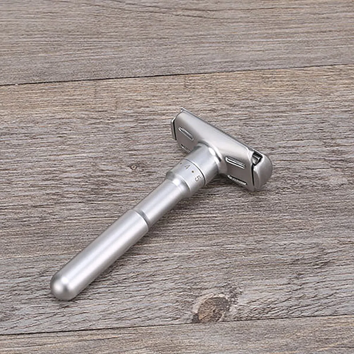 Yinhing Ensemble de Couteaux de Rasage Professionnels pour Hommes avec 5 Lames de Rechange à Double Tranchant, Rasoir de sécurité Ouvert, Tranchant Réglable, Alliage de Zinc Argent