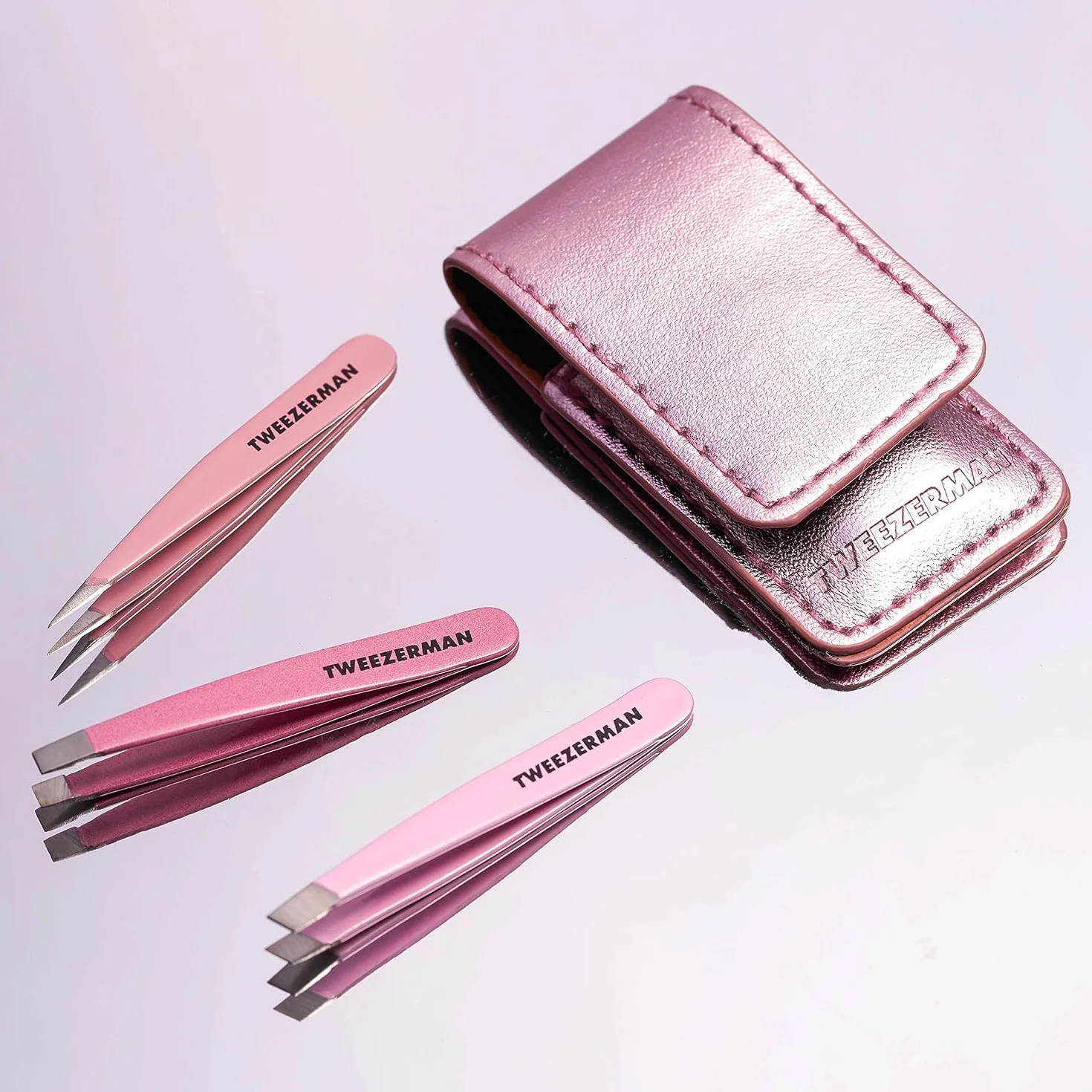 TWEEZERMAN Micro Mini kit de pince à épilers (3 pièces, taille voyage pour épiler les sourcils, pointe droite, biseautée et de précision), Rose