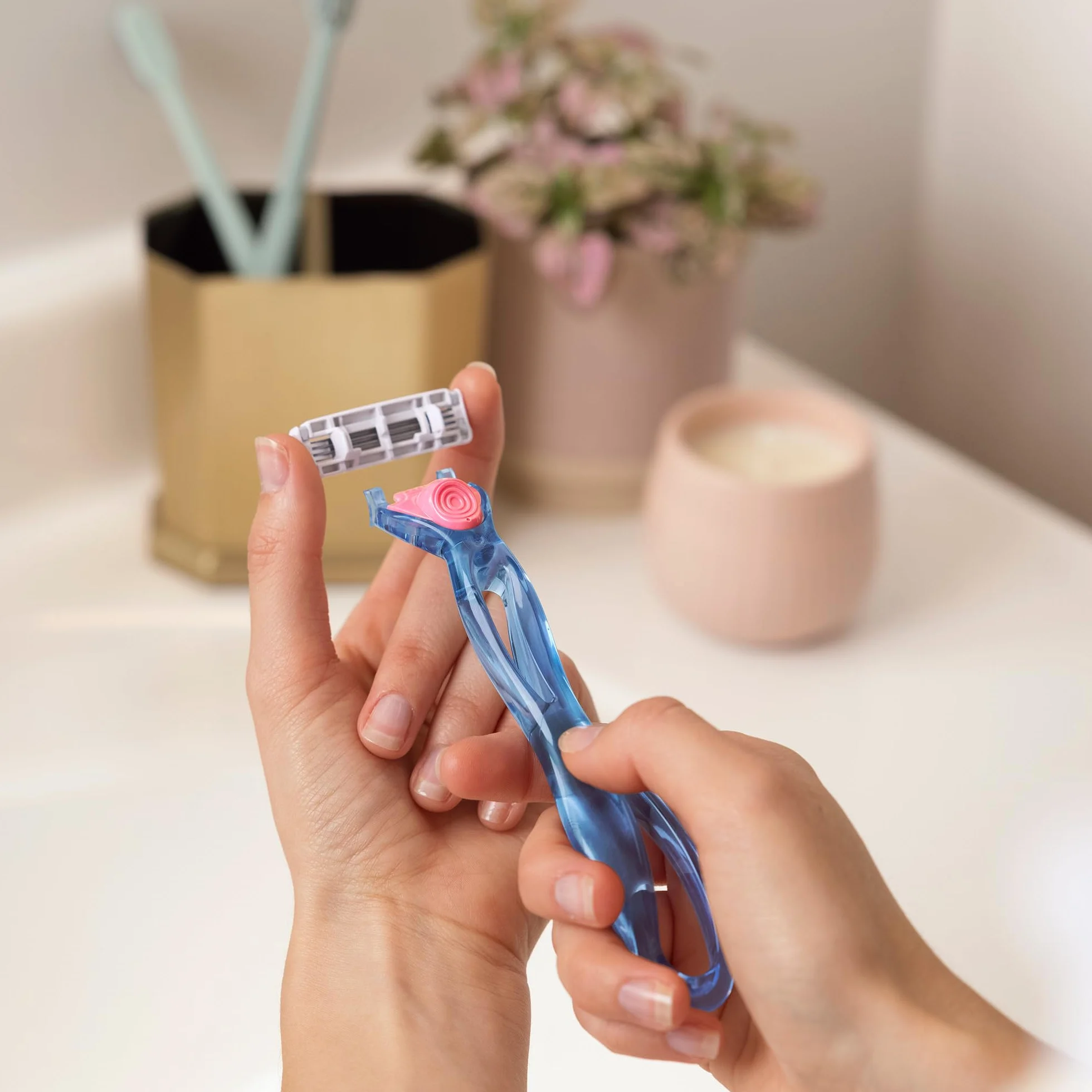 BIC Click 3 Soleil Sensitive Recharges Rasoir Femme 3 Lames Mobiles et Bande Lubrifiante - Boîte de 8 recharges