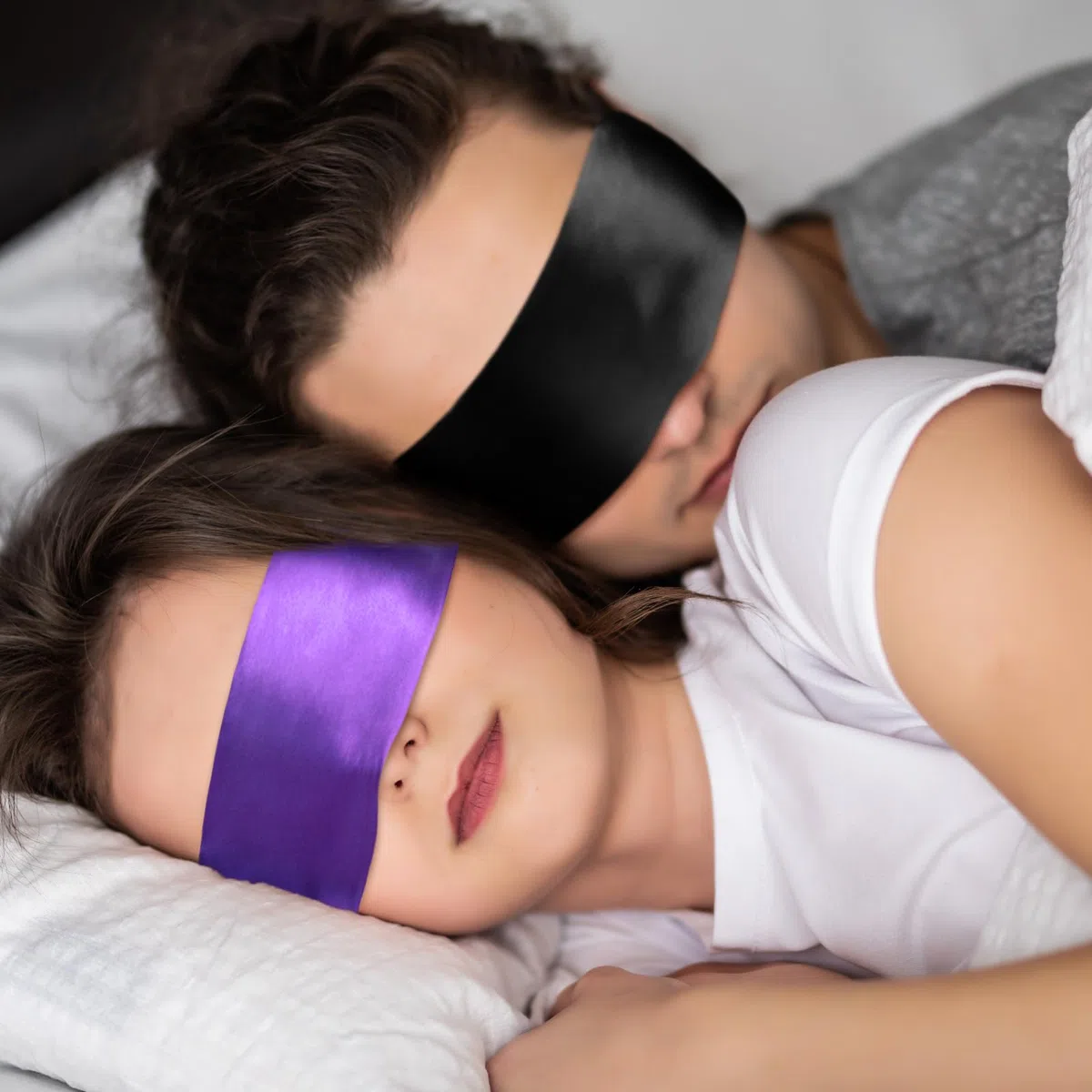 Oruola Lot de 4 Bandeaux pour les Yeux en Satin,Bandeau Yeux Nuit sexy pour les Adultes Couples Amoureu,Masque Oeil de Sommeil Satin doux pour le yoga,les voyages,la méditation,150 x 7 cm,Multicolore