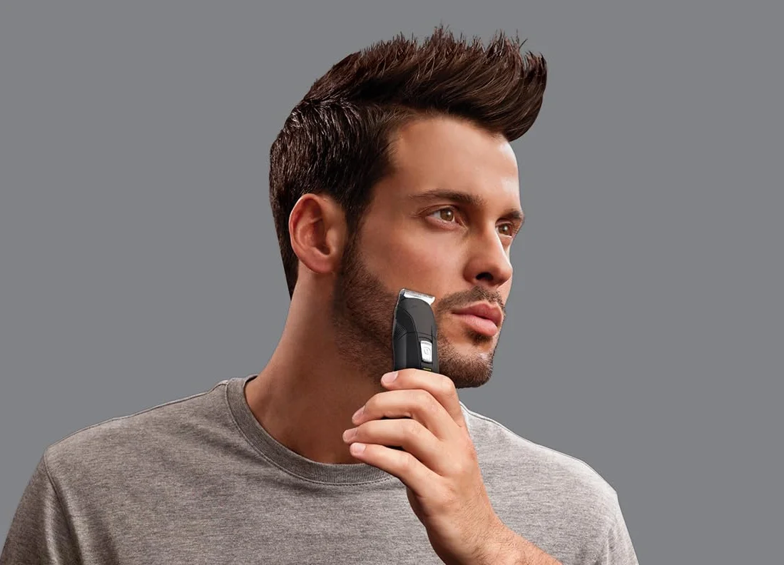 Remington Tondeuse Barbe [Multifonction 10 accessoires] Edge (Polyvalent: Poils du visage & du corps,Lames Acier, 4 têtes interchangeables + 6 Sabots, Sans fil,Socle de rangement) Tondeuse PG6030