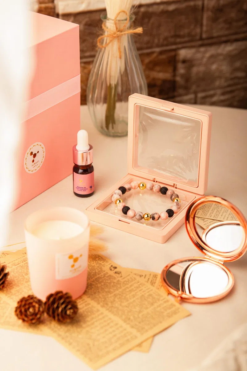 Cadeau pour ma femme - Coffret cadeau - gourmette femme : Bracelet Diffuseur Huile Essentielle 19 cm Artisanal naturel+ 5ml huile essentielle (rose,lavande) + Miroir poche + Bougie parfumée végétale