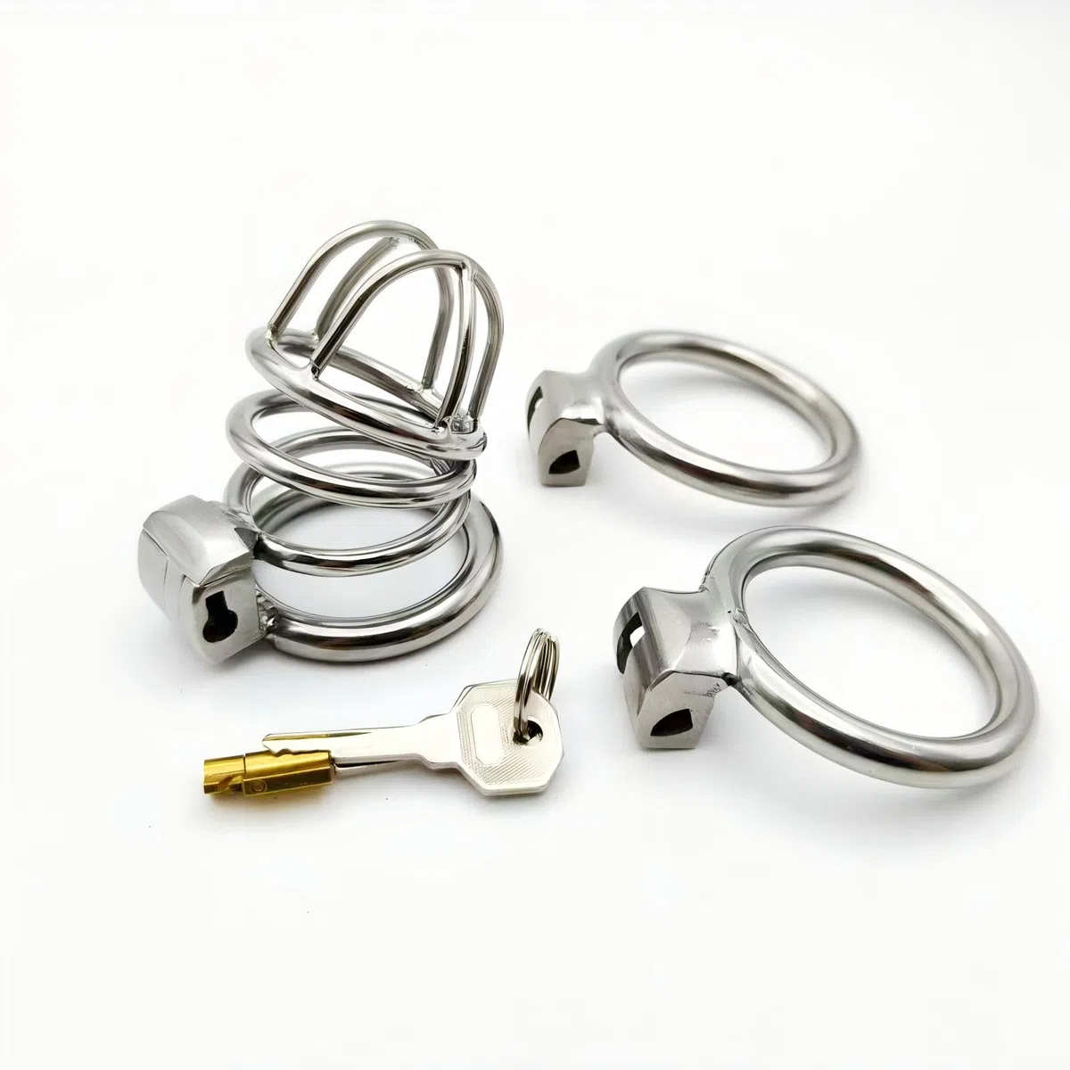 Cage de Chasteté en Métal Cage de Chasteté Pénis avec 3 Ring de Tailles Différentes et Serrures Invisibles Chastity Cage avec Grande Ouverture pour La Ventilation Sex Toys Cage Chastetée (Large)