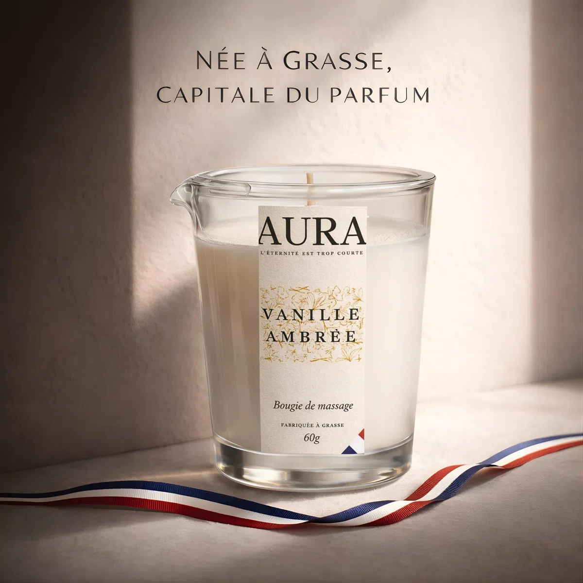 Bougie de Massage AURA Premium Vanille Ambrée | Fabriquée à Grasse | Cire d’Abeille & Soja, Huile de Coco | Se Transforme en Huile de Massage Nourrissante, Soin Corps Relaxant | Idée Cadeau