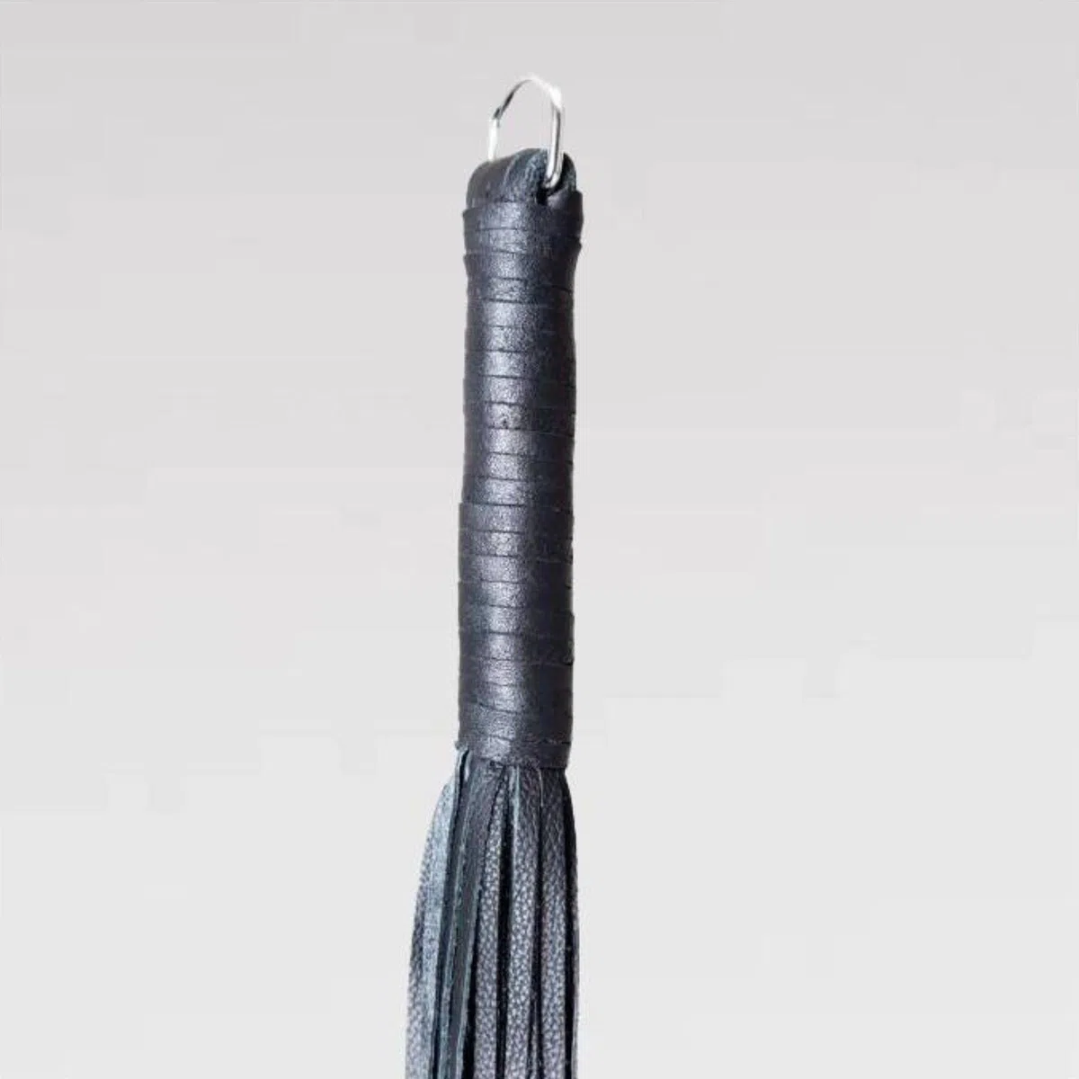 Dèmonia - Martinet 48 Lanières en Cuir Doux pour débutant au BDSM - 60 cm