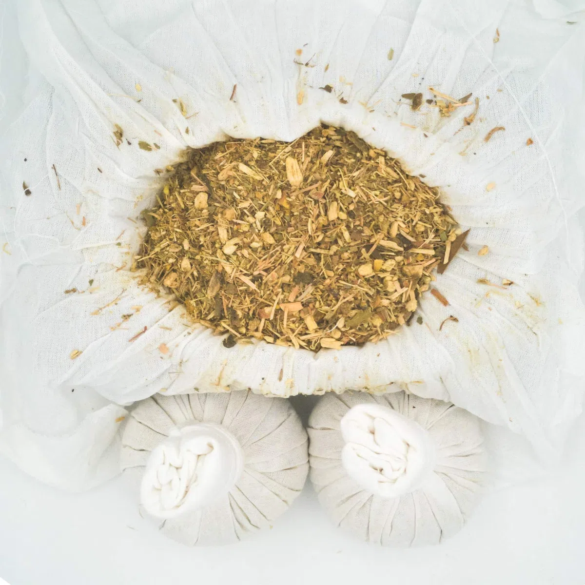 Kitama Tampon à herbes Thai 100 g (g) – pour massage traditionnel et bien-être – 100% ingrédients naturels dans un chiffon non traité Produktname