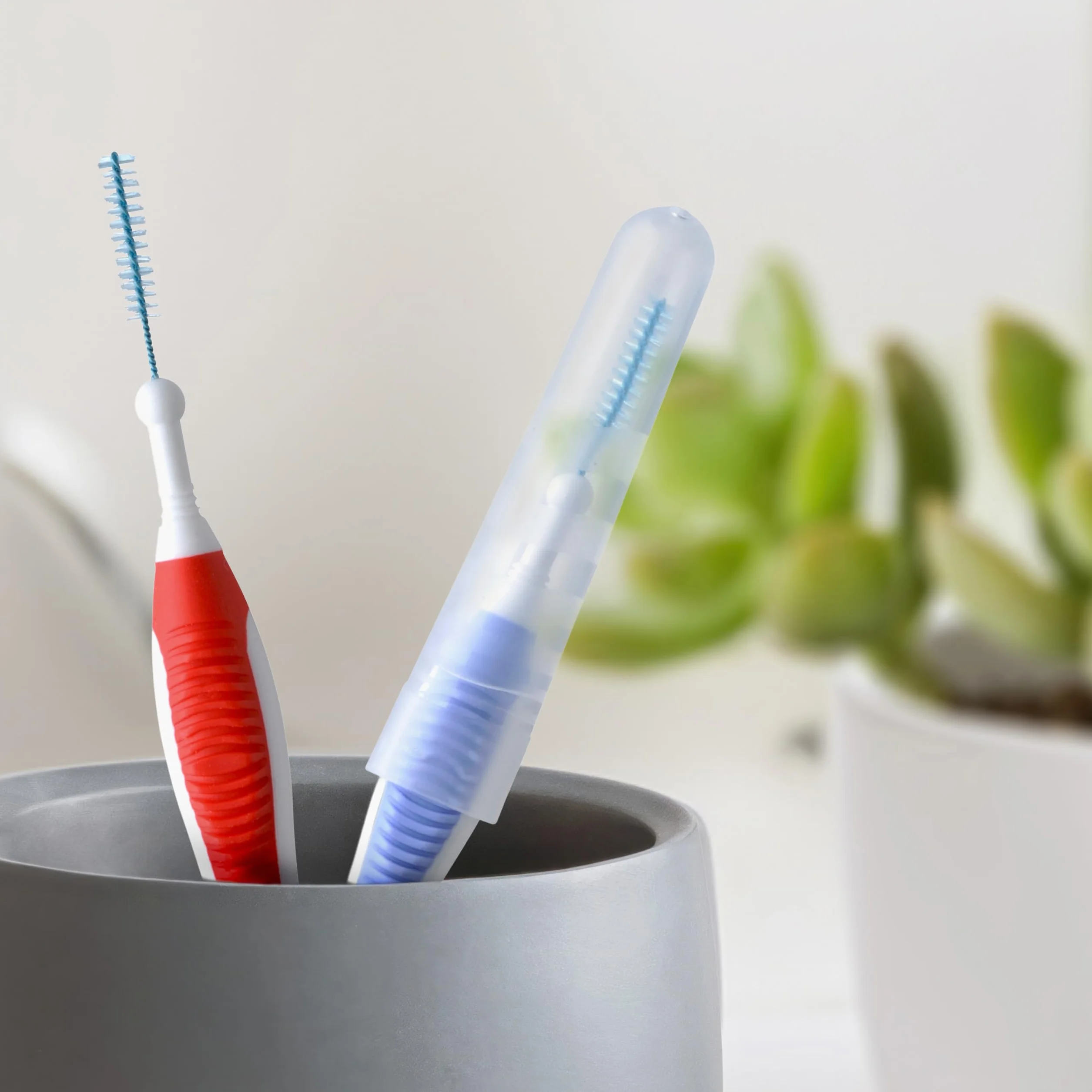 GUM TRAV-LER brossettes interdentaires | nettoyage en profondeur entre les dents | manche pliable | élimination de la plaque dentaire | 1.3mm, ISO 4 | Taille M | Lot de 3x6 (+ 1 échantillon gratuit)