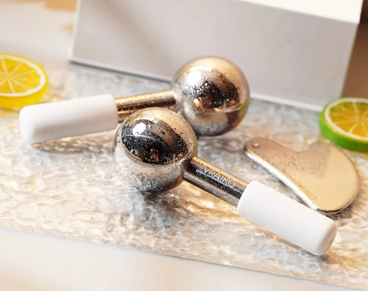VRAIKO Ice Globes pour le visage et Gua Sha, outils pour le visage Gua Sha et bâtonnets de cryo avec acier incassable, rouleaux de refroidissement pour les cernes, les poches et le drainage (Blanc)