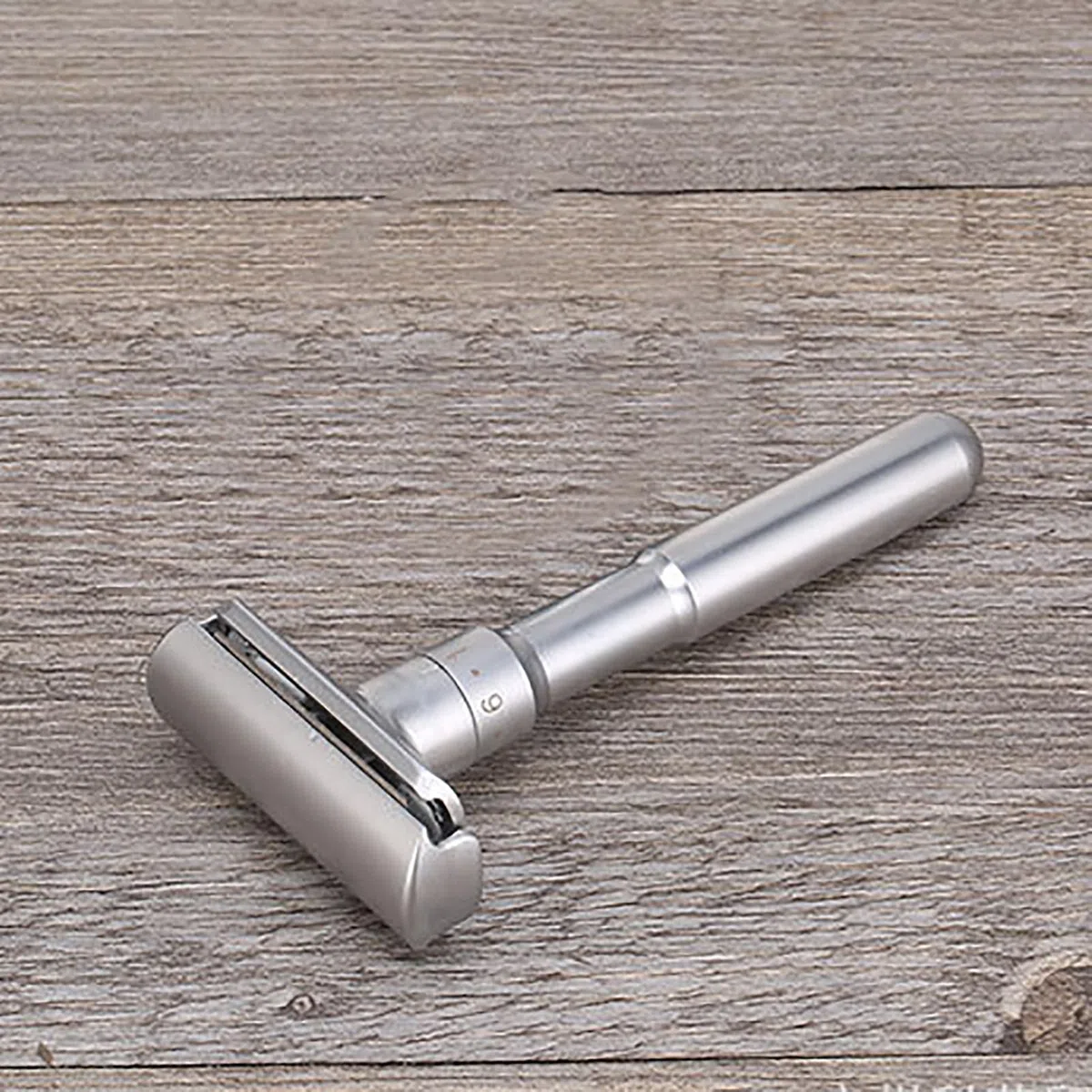Yinhing Ensemble de Couteaux de Rasage Professionnels pour Hommes avec 5 Lames de Rechange à Double Tranchant, Rasoir de sécurité Ouvert, Tranchant Réglable, Alliage de Zinc Argent