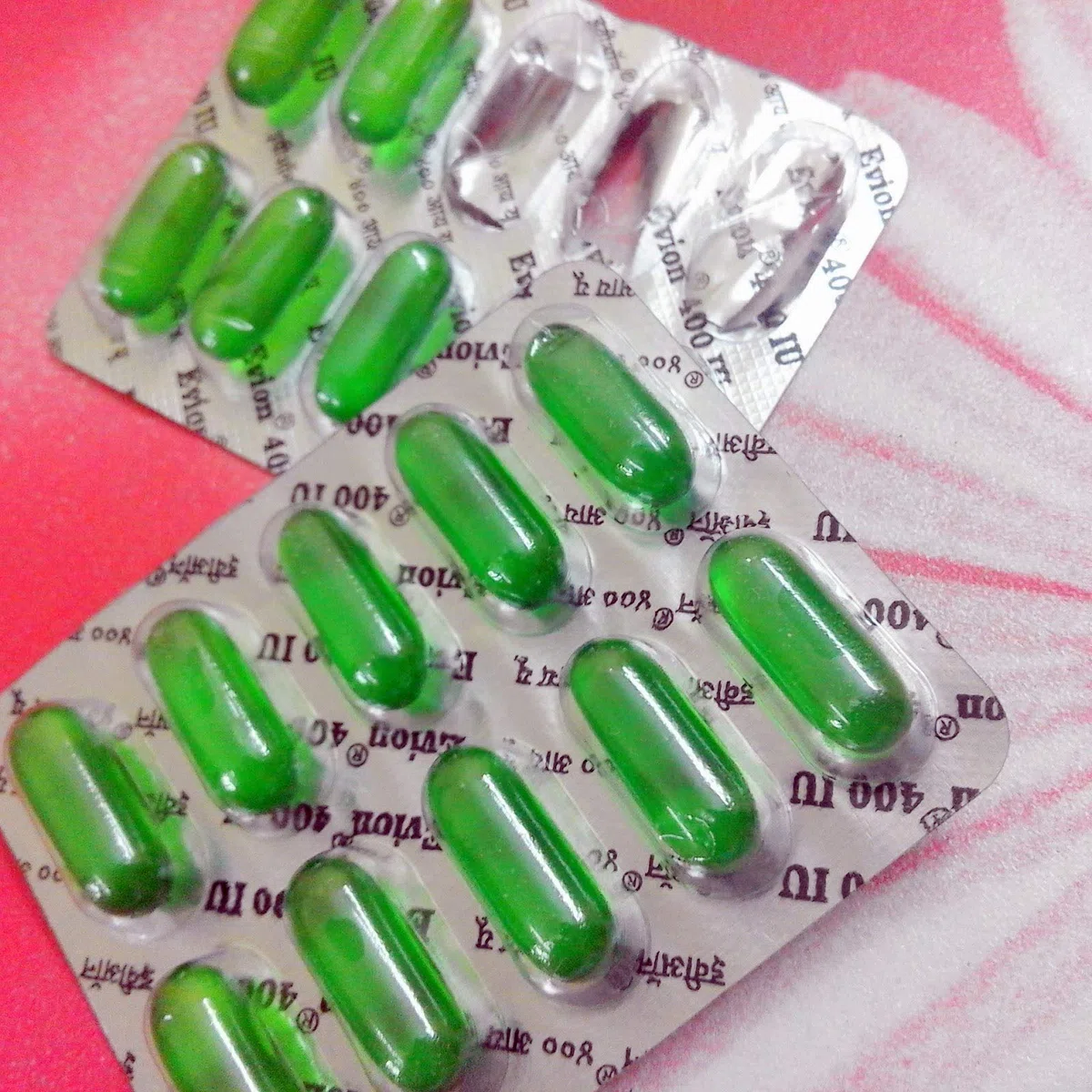 Evion evion Lot de 50 capsules de vitamine E pour le visage, les cheveux, les boutons, la peau éclatante, les cernes, le blanchiment de la peau et les cheveux 400 mg