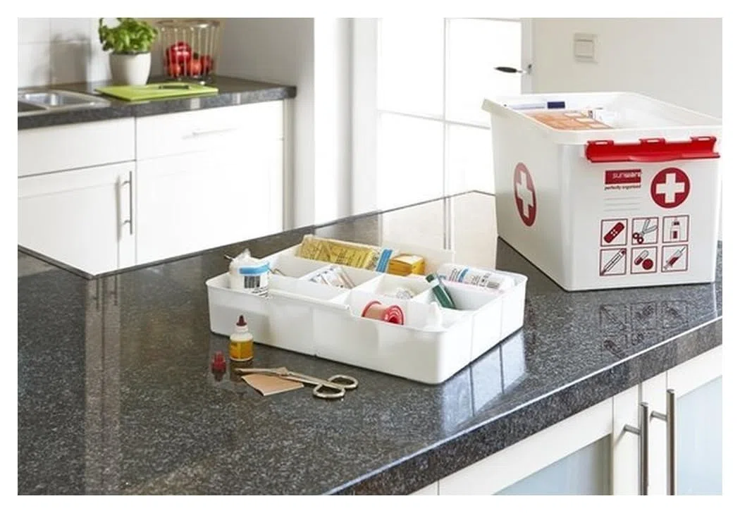 Sunware Q-line Trousse de Secours 22L - 40x30x26cm - Pour les articles de premiers secours - Boite pharmacie blanche et rouge/first aid kit white and red