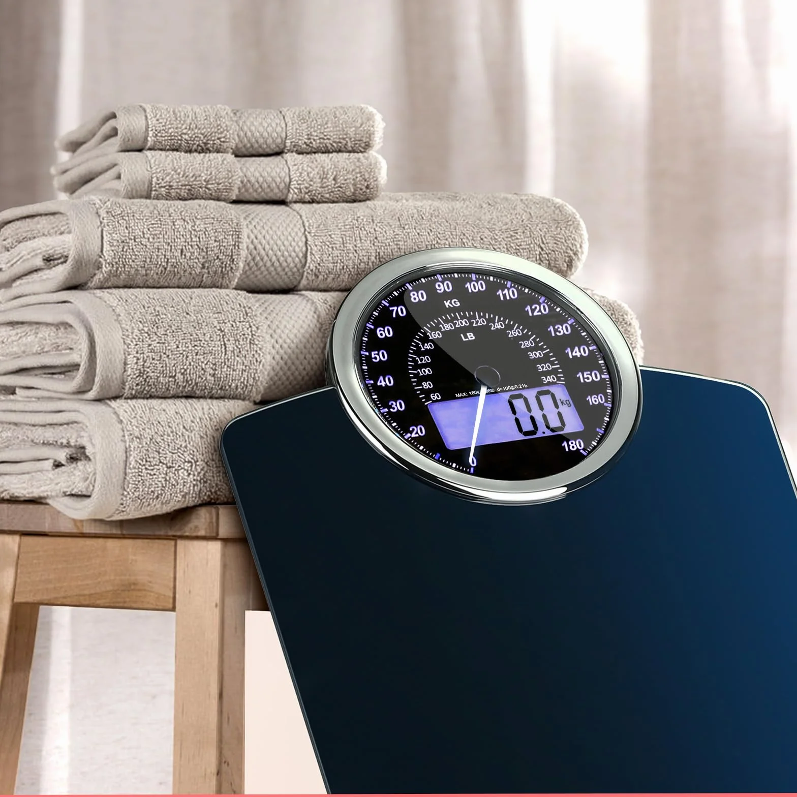 Hybrid Pèse-Personne - Analogique & Digital, Précis jusqu'à 180 kg | Lisez votre poids sur cadran analogique et LCD en même temps. Large plateau, 3 piles AAA incluses, prêt à l'emploi.