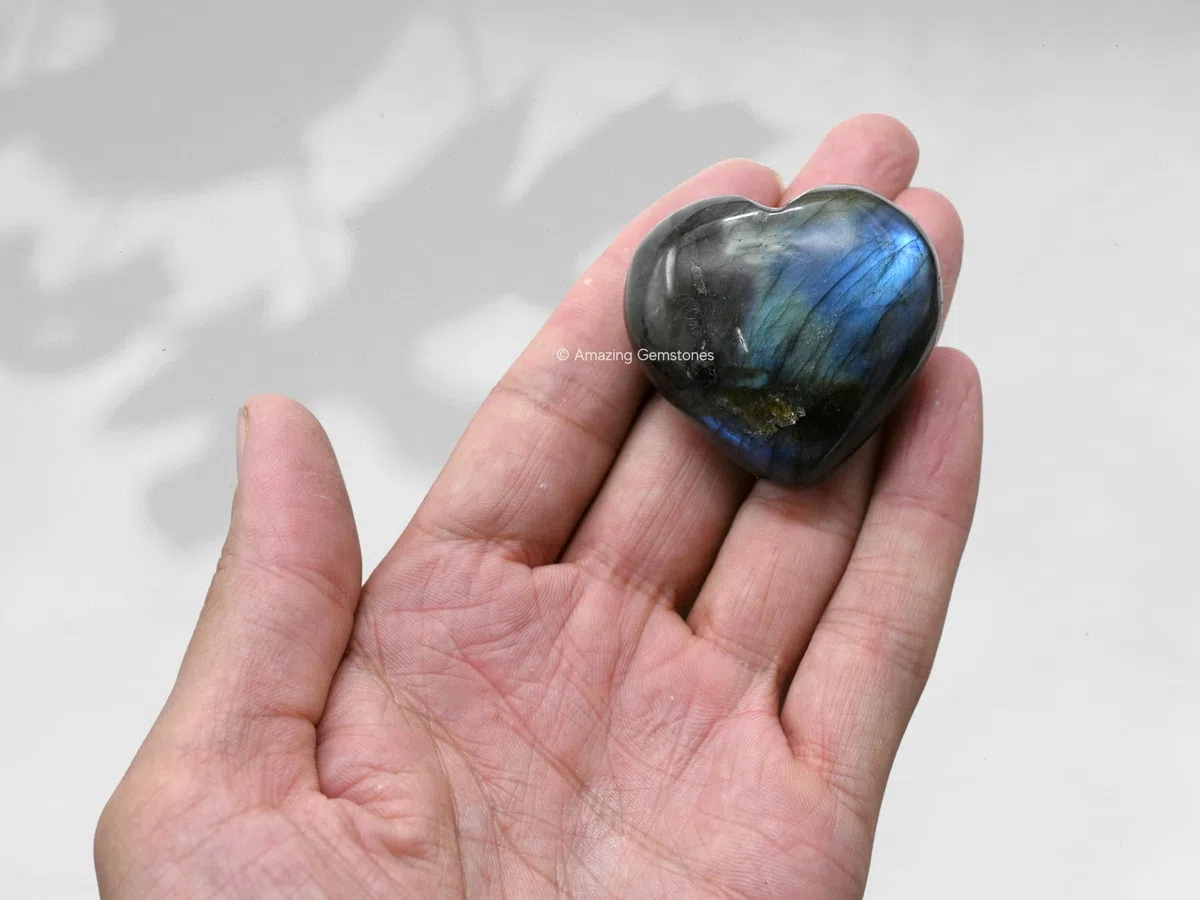 Labradorite Pierre Naturelle Cœur en Cristal de Guérison - Cristal de Roche Poli Élégante Pierre pour Équilibre Énergétique et Méditation, Idéal pour Cadeaux Spirituels et Décoration Intérieure