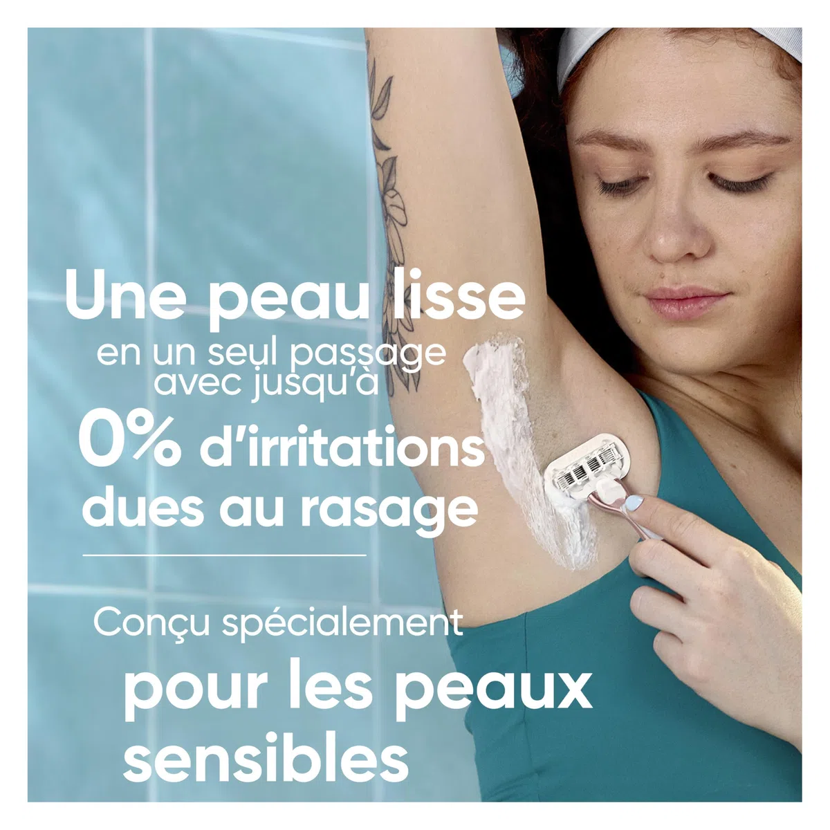 Gillette Venus Rasoir Femme Pro Smooth Sensitive pour Peaux Sensibles, Coffret De Rasage avec 4 Recharges De Lames, Trousse De Toilette Et Support De Douche, Manche Métallique Réutilisable