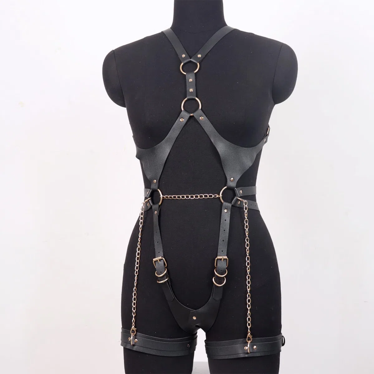 BDSMYOU Harnais Femme Cuir Lingerie Sangle Body avec Menottes,Fétiche Lingerie Ensemble de Fesseln,Vêtements Gothiques (Noir)