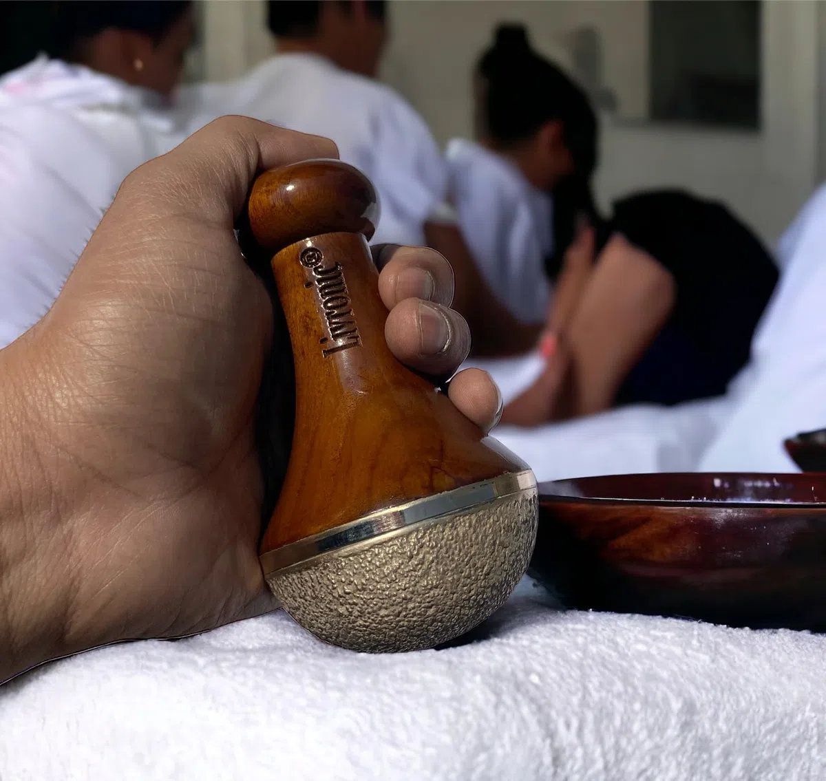 Livronic Natural Bronze Kansa Vatki with Wooden Handle - Ayurvedic Detox Foot Massage - Relaxation and Deep Cleansing - Ancient Ayurvedic Kansa Vatki Natural Foot Massage