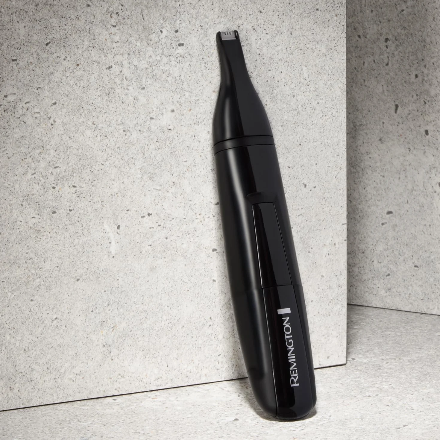 Remington Tondeuse Nez [Antimicrobien Multifonction] Smart (Lames acier inoxyable haute qualité, Nettoyage facile, Utilisation nez, oreilles, sourcils) NE3150