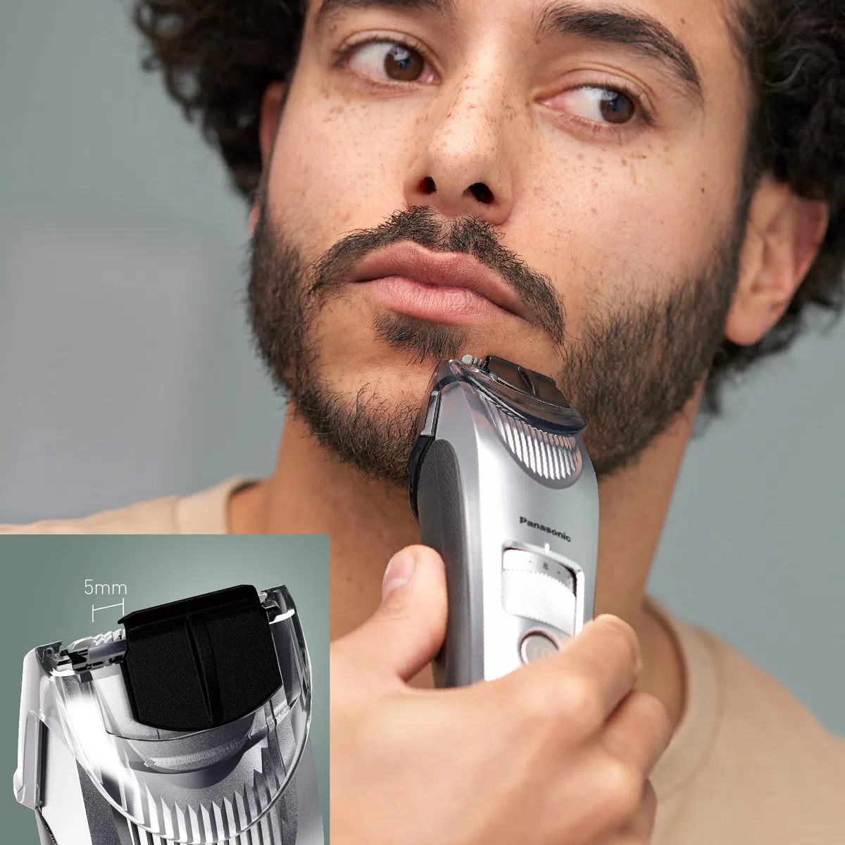 Panasonic ER-SB60S-803 Tondeuse à Barbe pour Hommes, Portable Sans Fil Étanche, 20 réglages de longueur, 2 Accessoires, Embout de Détail, Sans Fil et Filaire, Socle de Chargement, Argenté