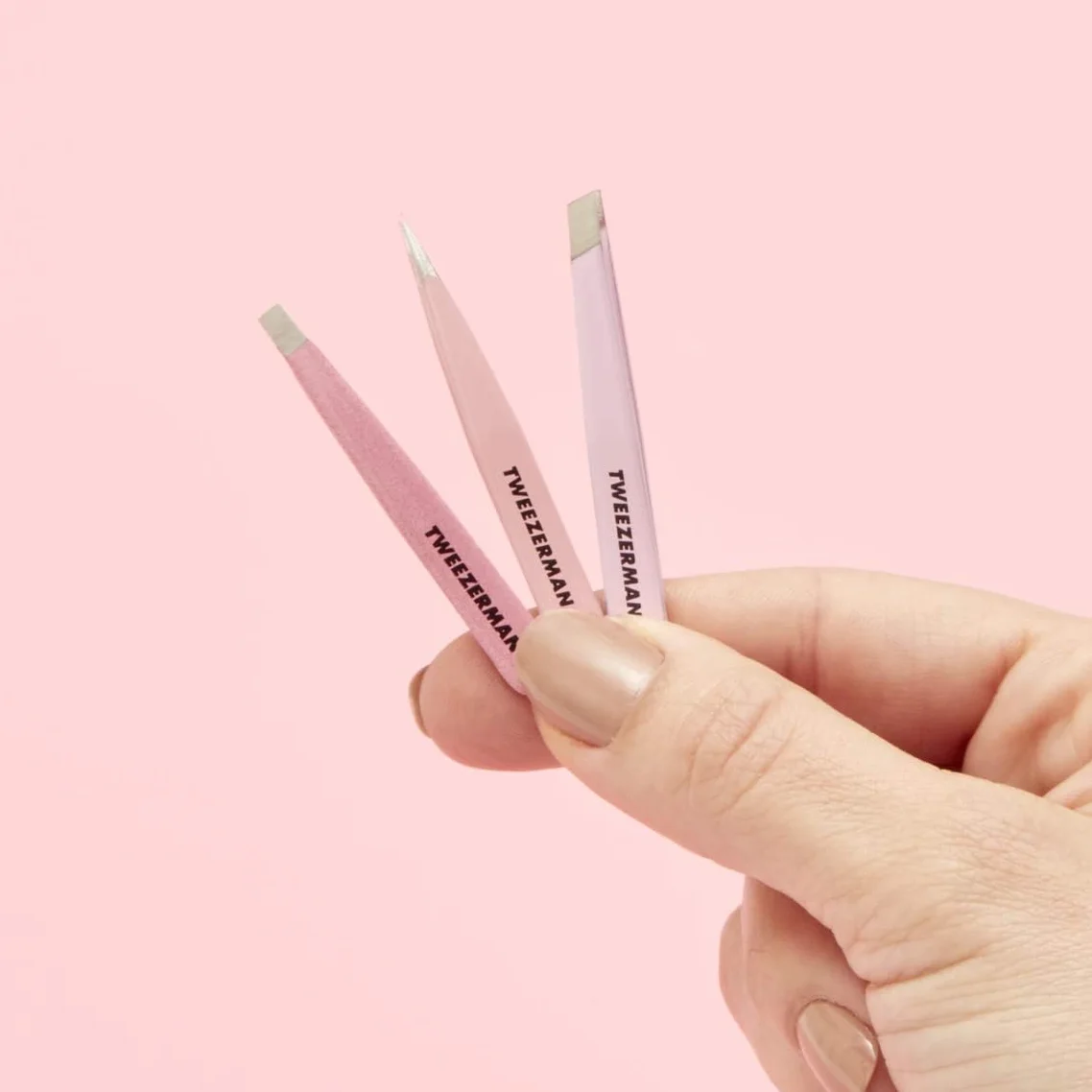 TWEEZERMAN Micro Mini kit de pince à épilers (3 pièces, taille voyage pour épiler les sourcils, pointe droite, biseautée et de précision), Rose