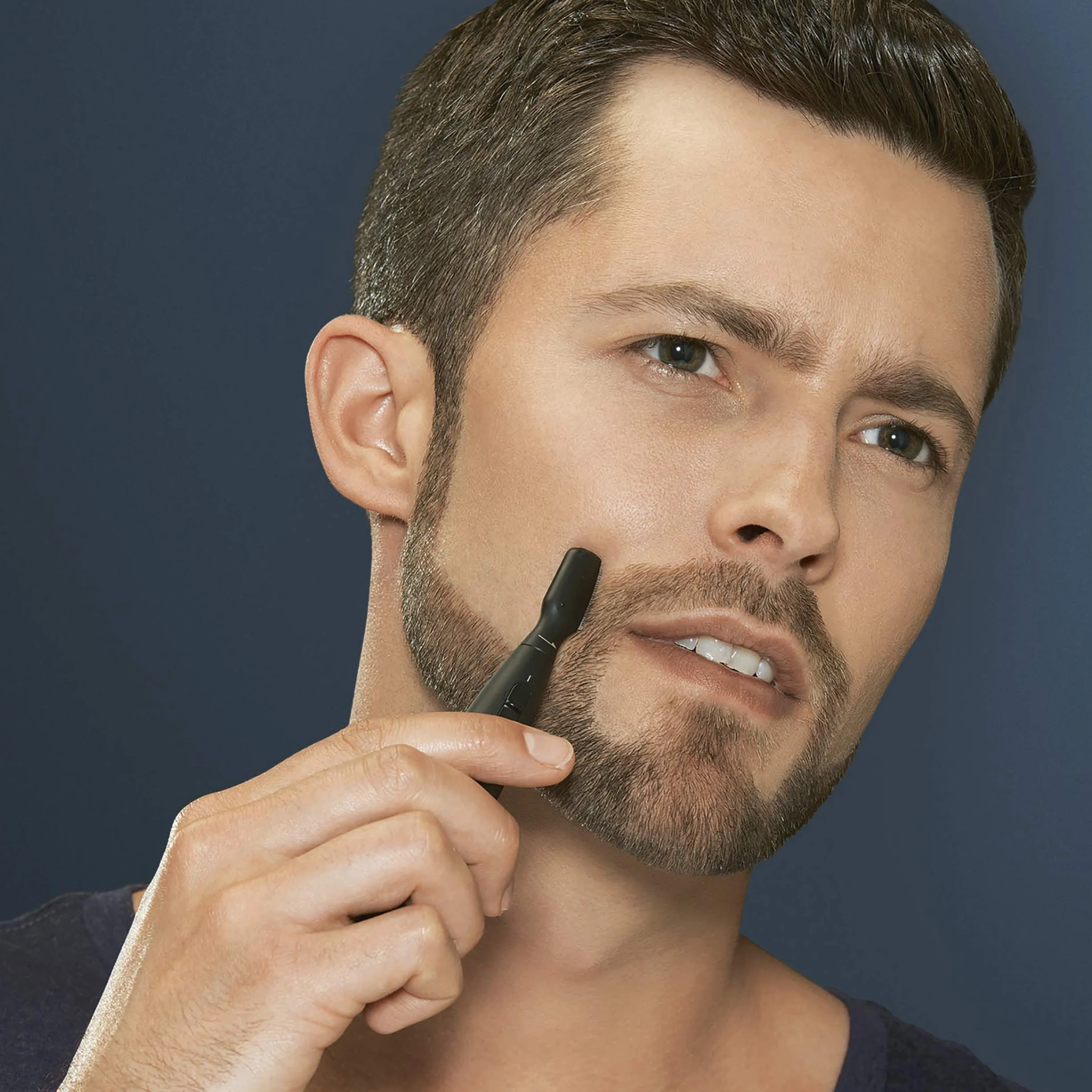 Braun Precision Trimmer Tondeuse Électrique Homme Barbe de Précision, Noir, Les deux sabots de coupe confèrent une coupe flexible et précise, PT5010
