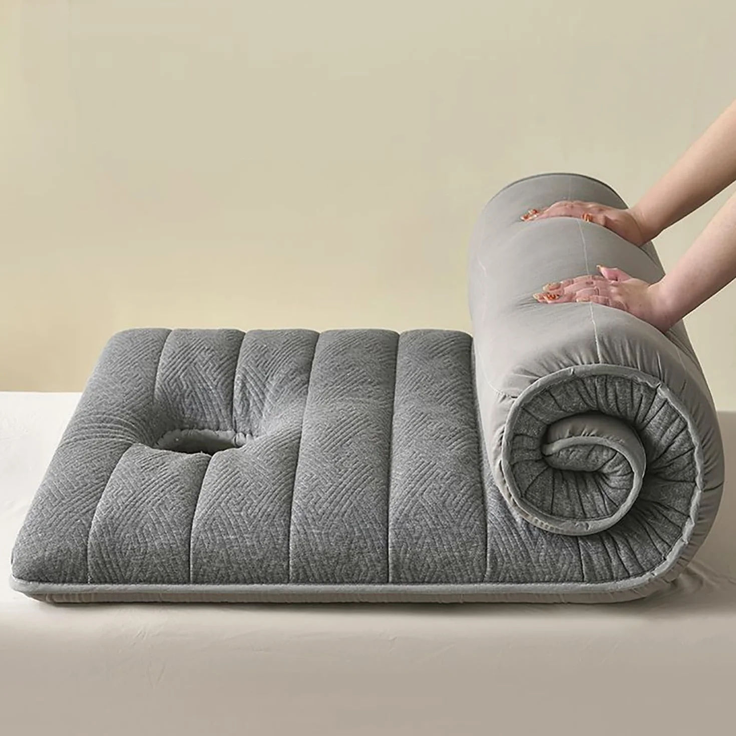 Surmatelas Table de Massage avec Trou Visage - Matelas Esthétique Épais Confort (Latex + Mousse), Tapis de Lit Cosmétique avec Élastiques de Maintien pour Salon de Beauté(Gris,180x60x5cm)