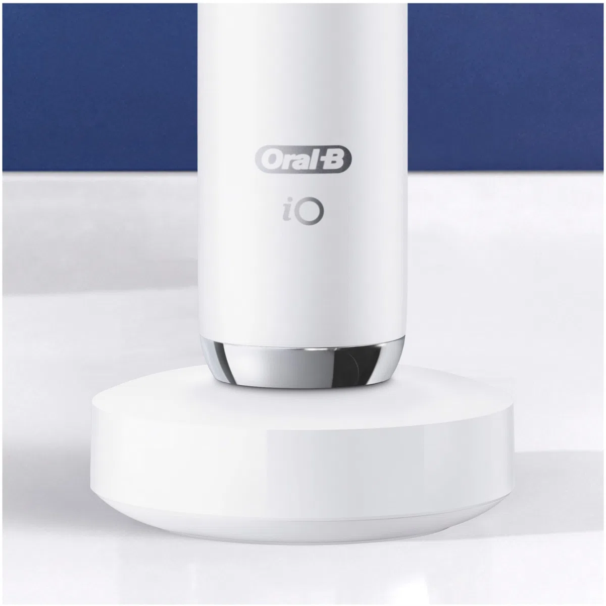 Oral-B iO Series 9 Brosse à dents électrique, 2 brossettes, 7 modes de brossage, soin des dents, écran couleur, étui de voyage, albâtre blanc