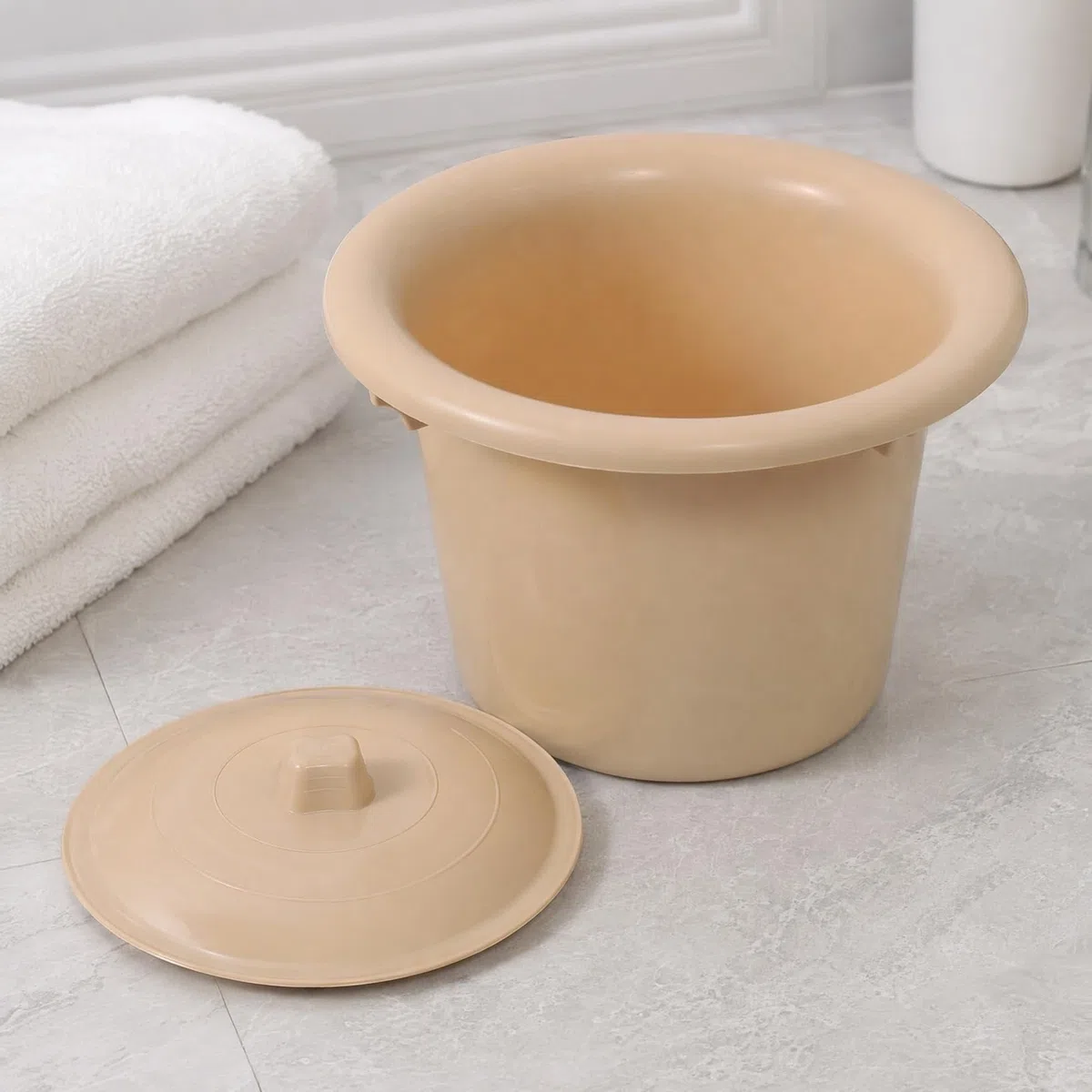 Pot de Chambre Adulte Seau Toilette Hygiénique Plastique avec Couvercle | Vase de Nuit Portable avec Couvercle Hermétique pour Chambre & Voyage. Seau Hygiénique Ergonomique en Plastique Épais