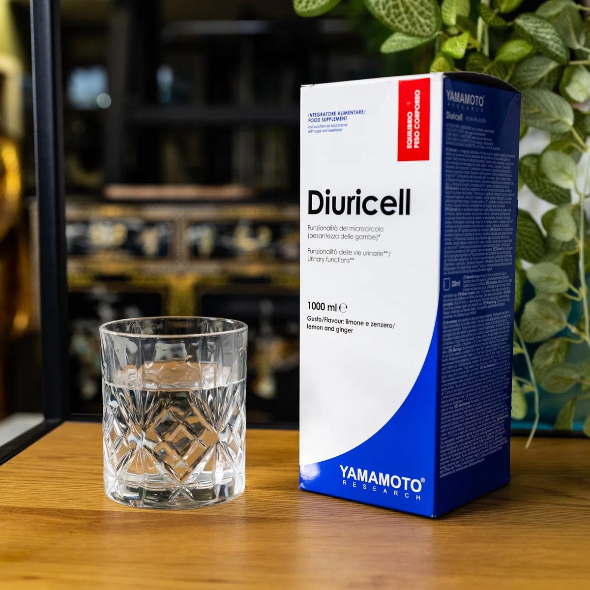 YAMAMOTO Research, Diuricell 1L, Supplément d'Extraits Végétaux Drainants, pour les Ballonnements, la Rétention d'Eau et l'Anti-Cellulite, Saveur Citron et Gingembre