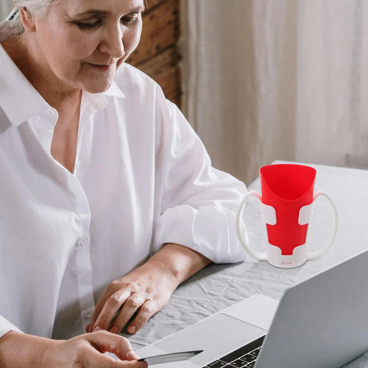 Healvian Gobelet À DéCoupe Nasale Avec PoignéEs Et Support Amovible Tasse Adaptative En Pp Pour Aide À La DéGlutition Des Personnes ÂGéEs Et RééDucation 4.76X2.91X2.91 Pouces