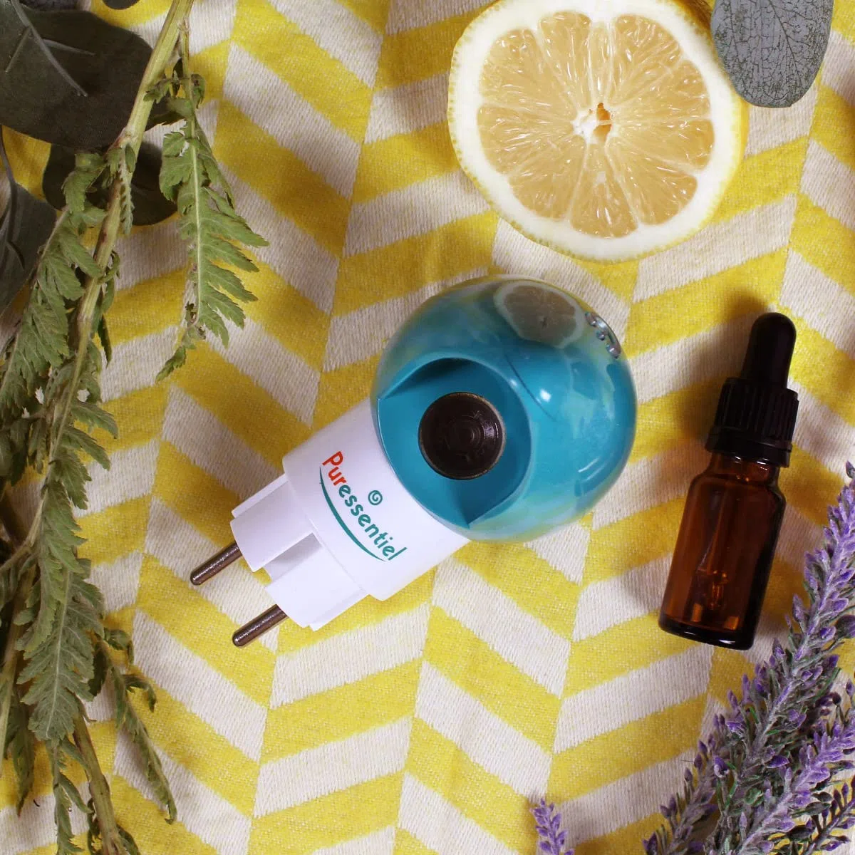 Puressentiel - Diffuseur d'huiles essentielles à ultrasons - Clip et diffuseur - Diffuseur d'aromathérapie Rotatif et à poignée silencieuse - sans Eau, LED,Blanc et Bleu
